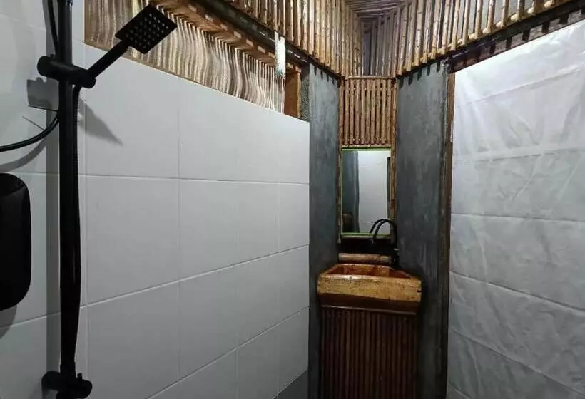 モーテル Cahaya Wooden Studio