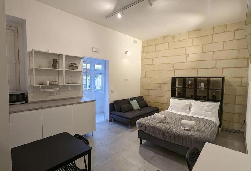 پانسیون Casa Cospicua Knight Residency