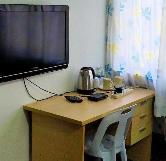 Pensão R2l5y Room 3 With Aircond + Tv