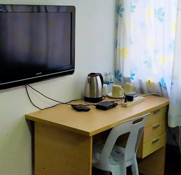 ペンション R2l5y Room 3 With Aircond + Tv