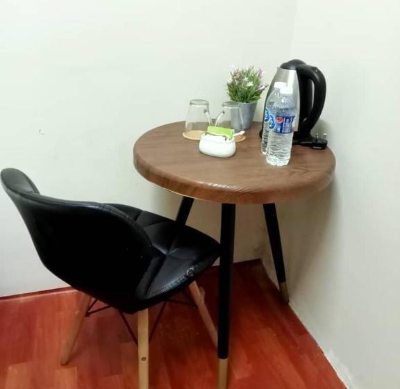 Aeropod Hostel Economy Twin Room