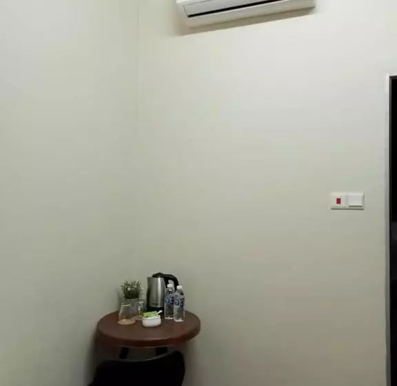 Aeropod Hostel Economy Twin Room