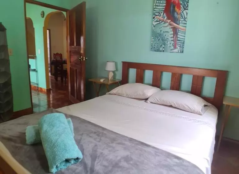 ベッドアンドブレックファースト Casapreciosa Laslajas