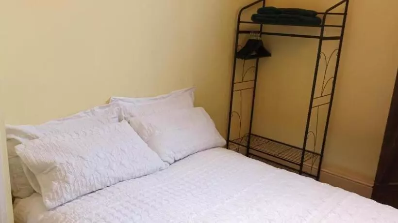 Majatalo Room With Luxury Private Bathroom & Independent Entrance, Near Tube