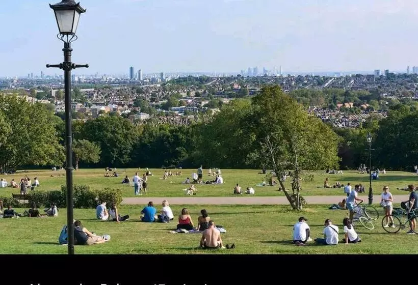 Majatalo Room With Luxury Private Bathroom & Independent Entrance, Near Tube