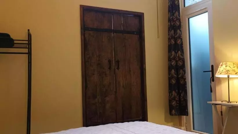 Majatalo Room With Luxury Private Bathroom & Independent Entrance, Near Tube