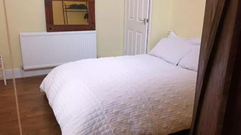 Majatalo Room With Luxury Private Bathroom & Independent Entrance, Near Tube