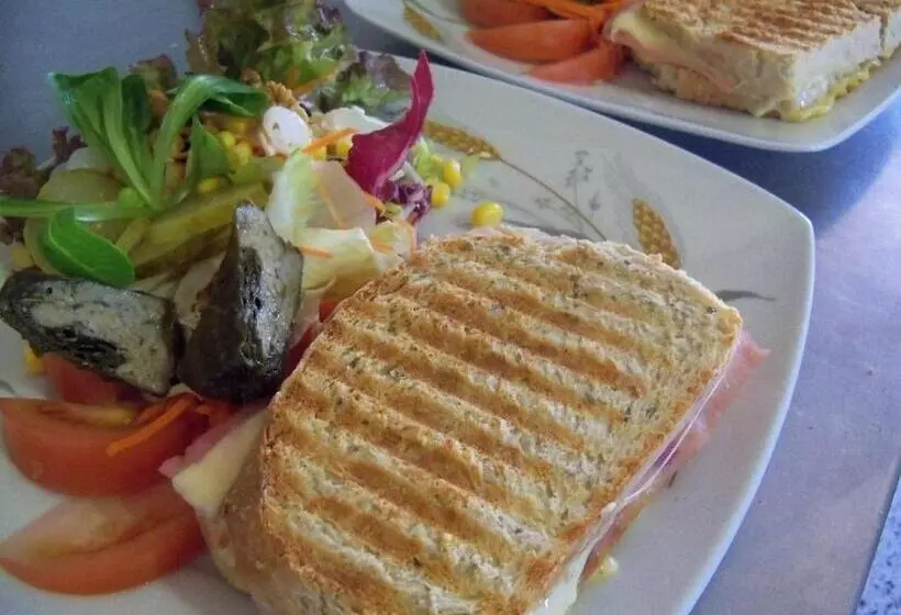 Aamiaismajoitus (B&B) Auberge Hôtel Chambre Tout Confort B B Et Restaurant Les Colombes