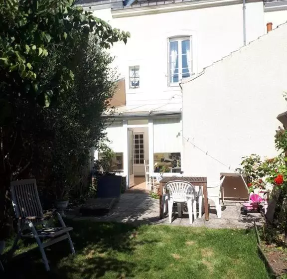 تختخواب و صبحانه La Maison D`hôtes De Constance