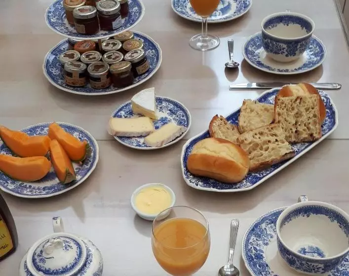 تختخواب و صبحانه La Maison D`hôtes De Constance