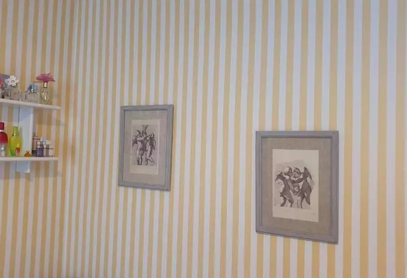 تختخواب و صبحانه La Maison D`hôtes De Constance