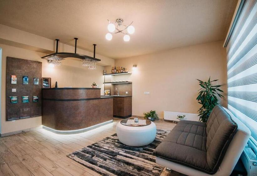 تختخواب و صبحانه Pensiunea Biz Panzió