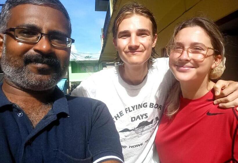 تختخواب و صبحانه Veeras Home Stay