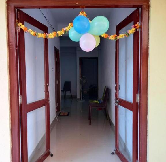 تختخواب و صبحانه Veeras Home Stay