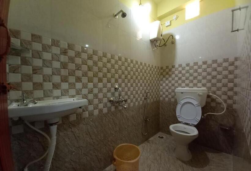 تختخواب و صبحانه Veeras Home Stay