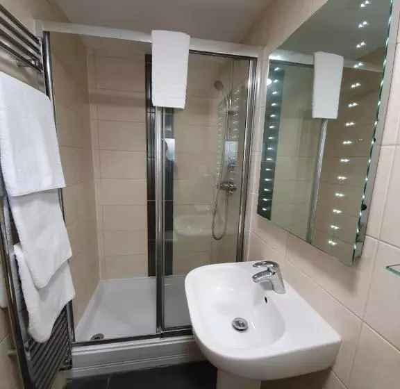هتل Reading Budget Apartments