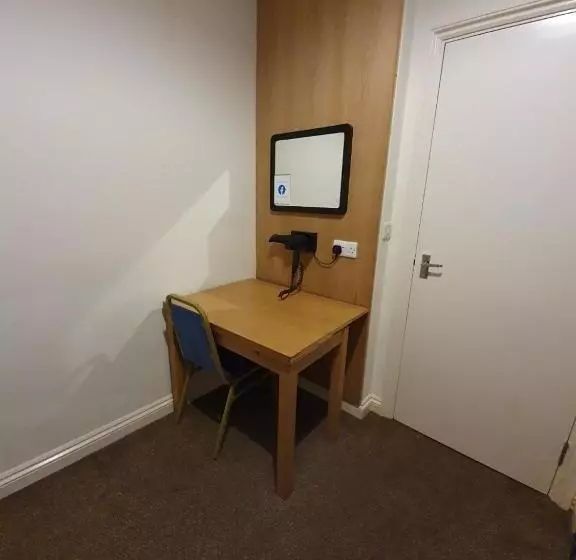 هتل Reading Budget Apartments