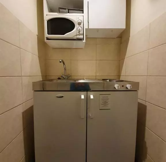 هتل Reading Budget Apartments