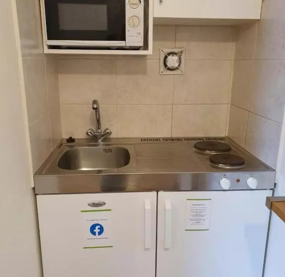 هتل Reading Budget Apartments