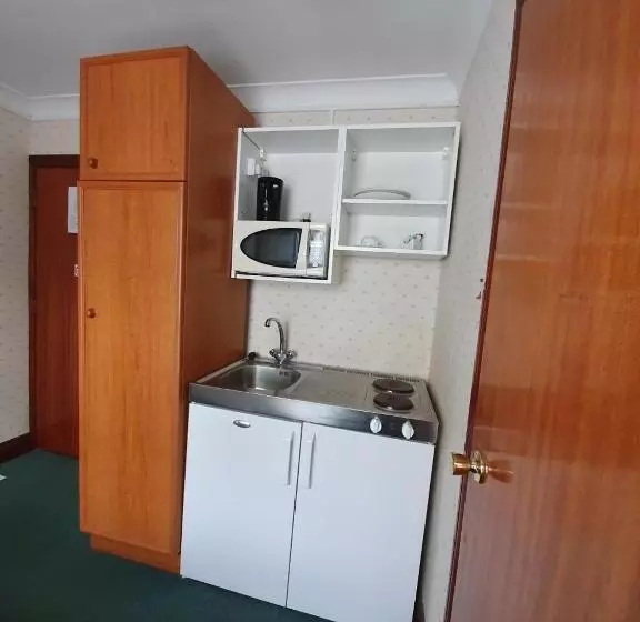 هتل Reading Budget Apartments