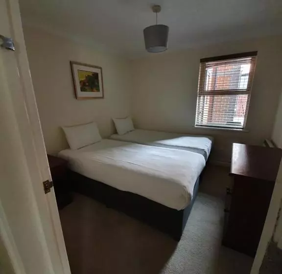 هتل Reading Budget Apartments
