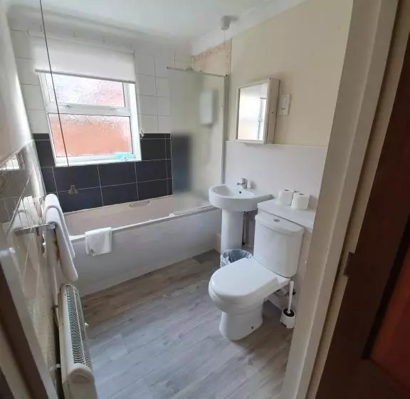 هتل Reading Budget Apartments