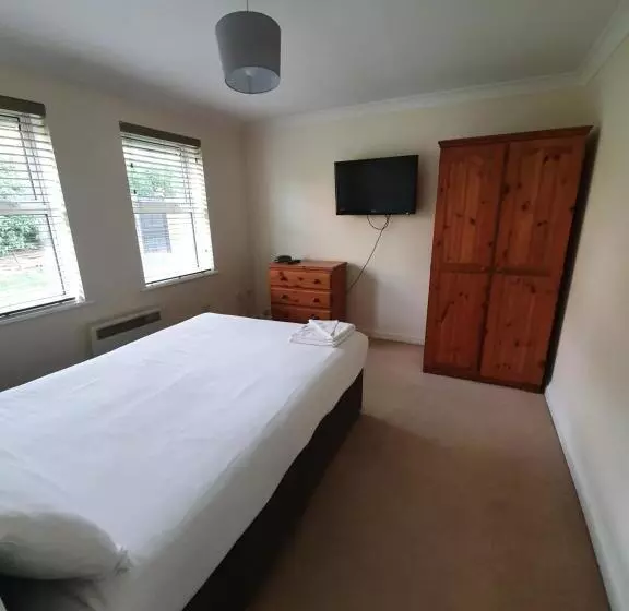 هتل Reading Budget Apartments