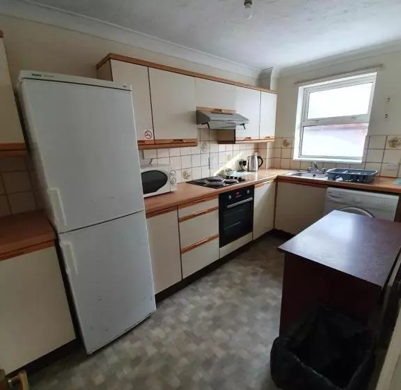هتل Reading Budget Apartments