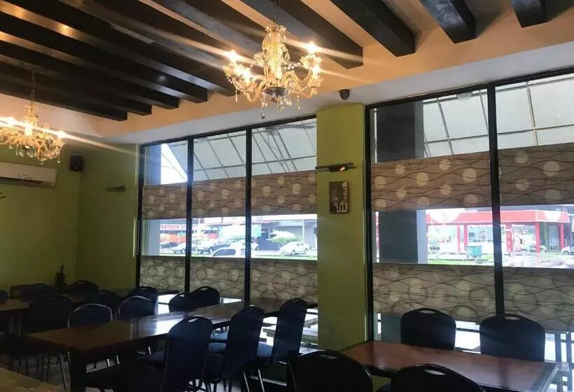 ホテル Sarikei Garden