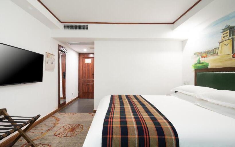 Time Traveller Hotel 15 Minutes Walk To Tian Anmen Square,near Forbidden City ,chairman Mao Memori