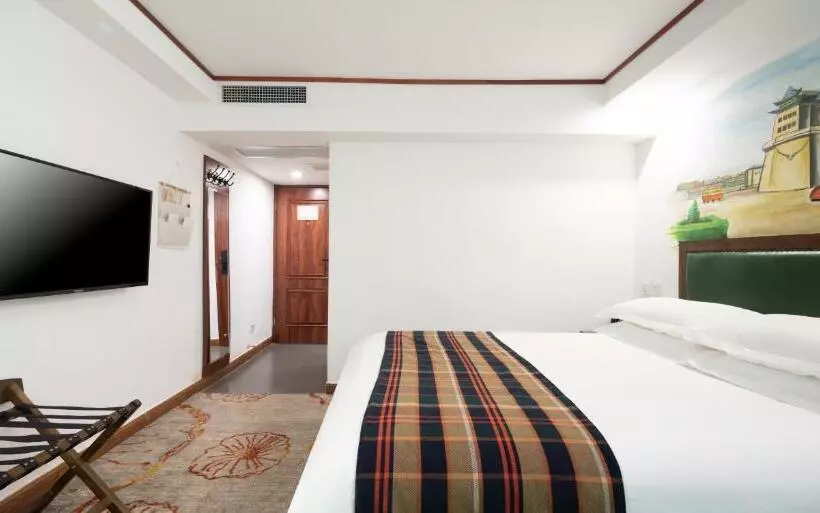 Time Traveller Hotel  15 Minutes Walk To Tian  Anmen Square,near Forbidden City ,chairman Mao Memori