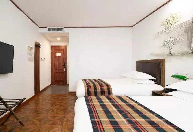 Time Traveller Hotel  15 Minutes Walk To Tian  Anmen Square,near Forbidden City ,chairman Mao Memori