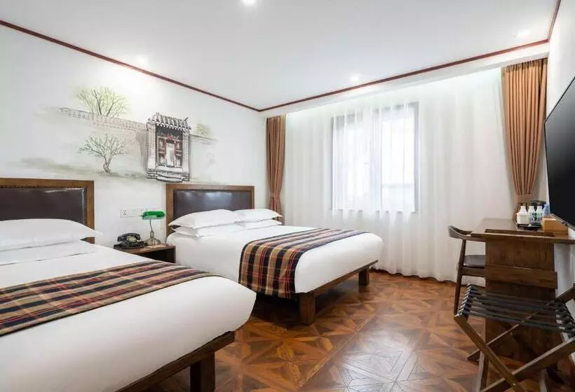 Time Traveller Hotel  15 Minutes Walk To Tian  Anmen Square,near Forbidden City ,chairman Mao Memori