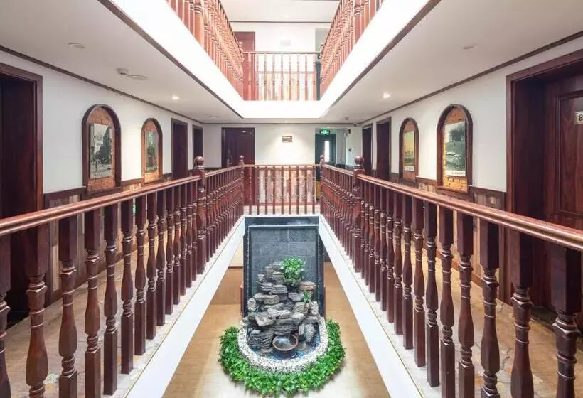 Time Traveller Hotel  15 Minutes Walk To Tian  Anmen Square,near Forbidden City ,chairman Mao Memori
