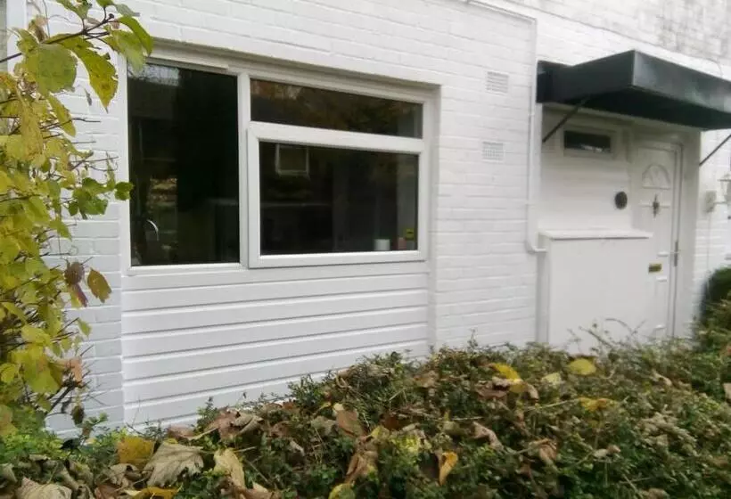 ペンション The Hampton House