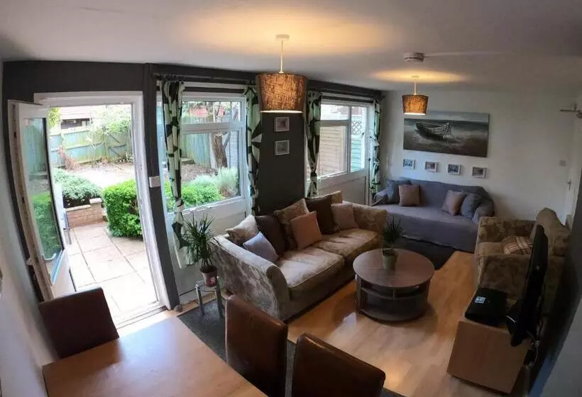 ペンション The Hampton House