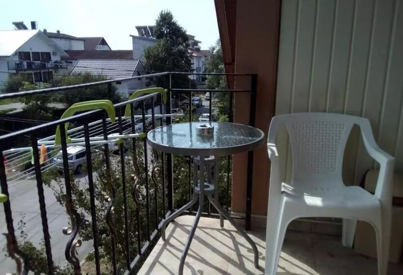 تختخواب و صبحانه Pensiunea Casa Johnelly