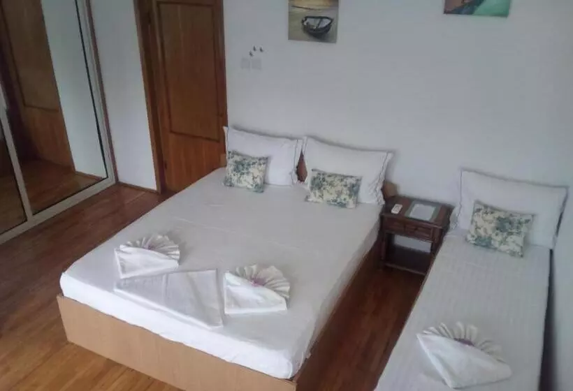 تختخواب و صبحانه Pensiunea Casa Johnelly
