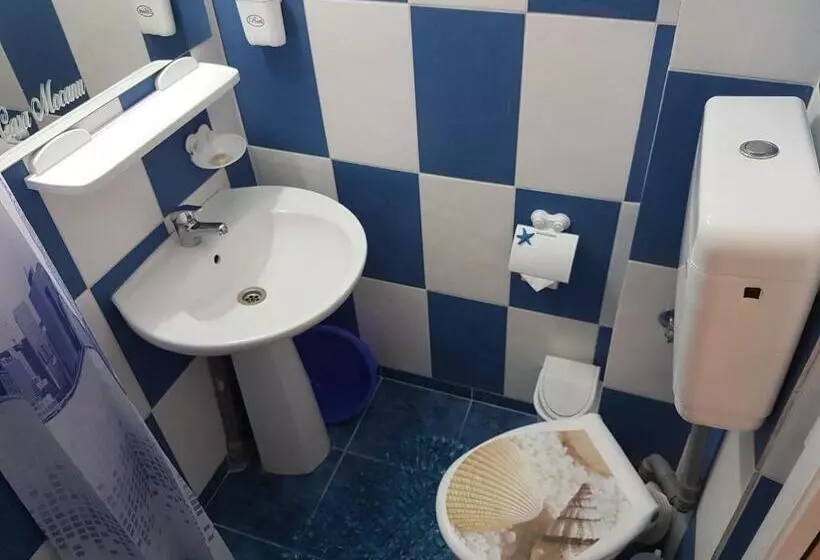 تختخواب و صبحانه Pensiunea Casa Johnelly