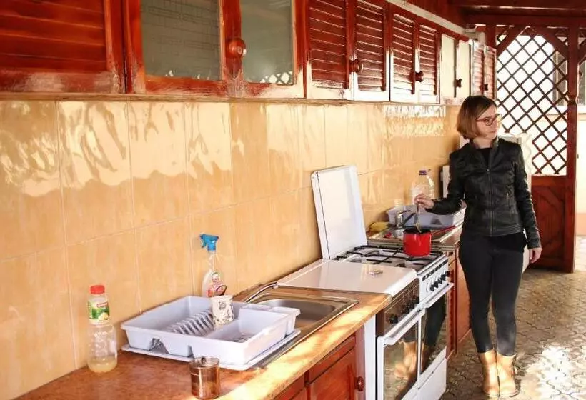 تختخواب و صبحانه Pensiunea Casa Johnelly