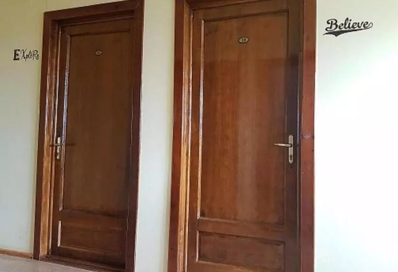 تختخواب و صبحانه Pensiunea Casa Johnelly