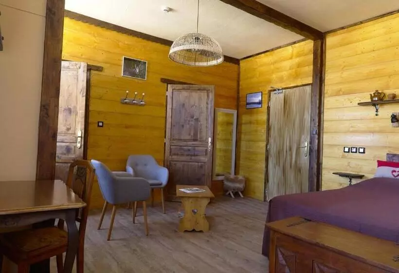 ホテル La Maison Du Lac Chalain