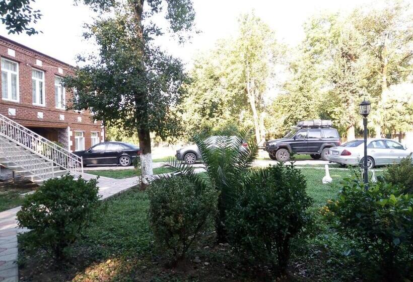 پانسیون Guest House Danelia