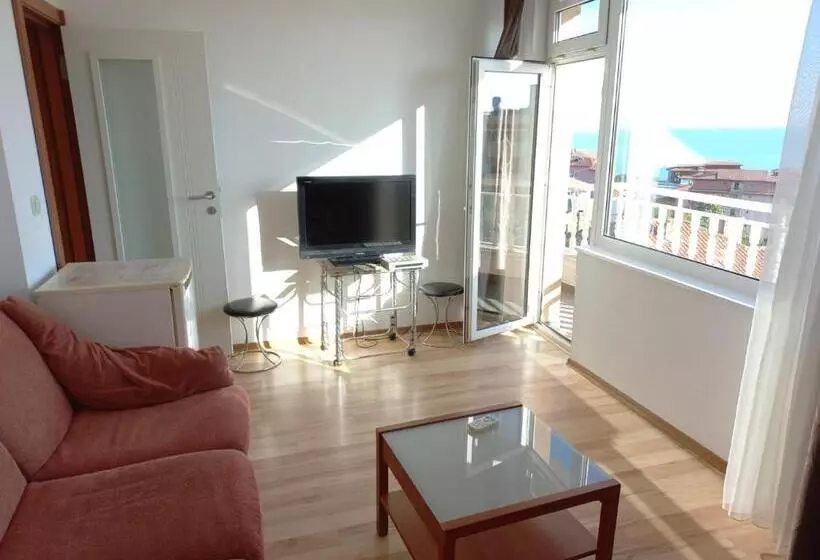 ペンション Guest House Rona Free Parking And Sea View