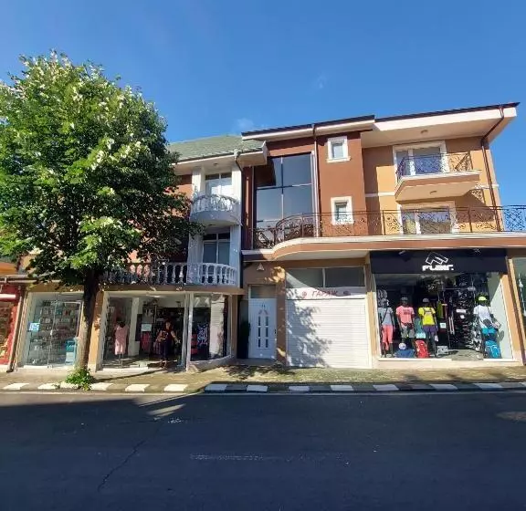 ペンション Guest House Rona Free Parking And Sea View