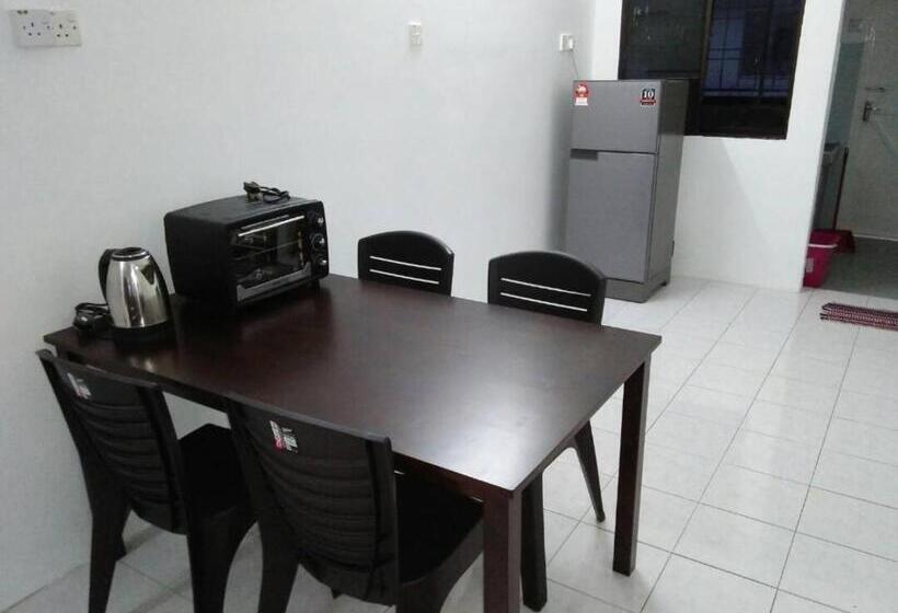 פנסיון J&p Homestays House 1