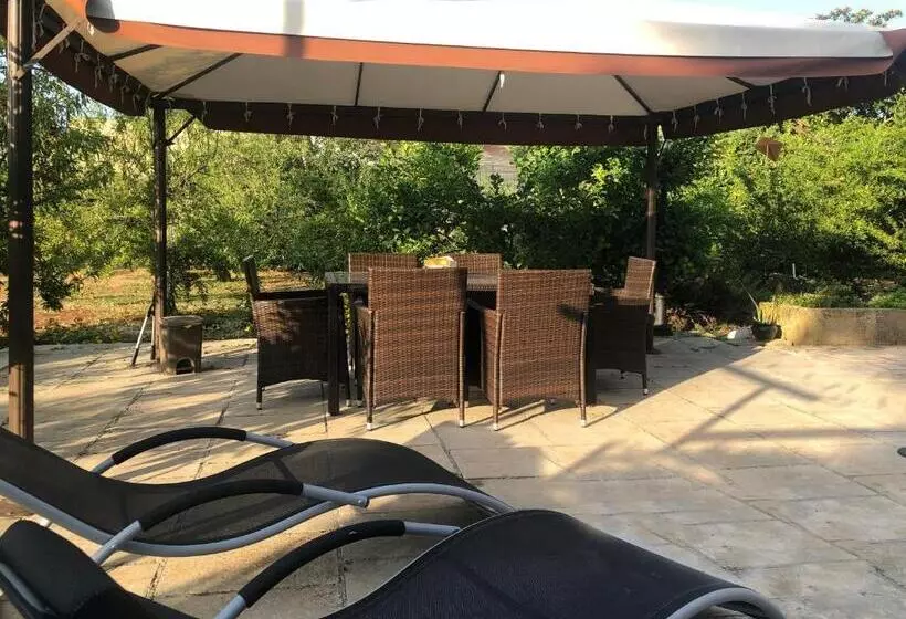 Aamiaismajoitus (B&B) Casa Karina Sun&pool&relax