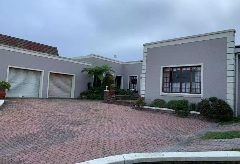 تختخواب و صبحانه Green Pastures Guesthouse