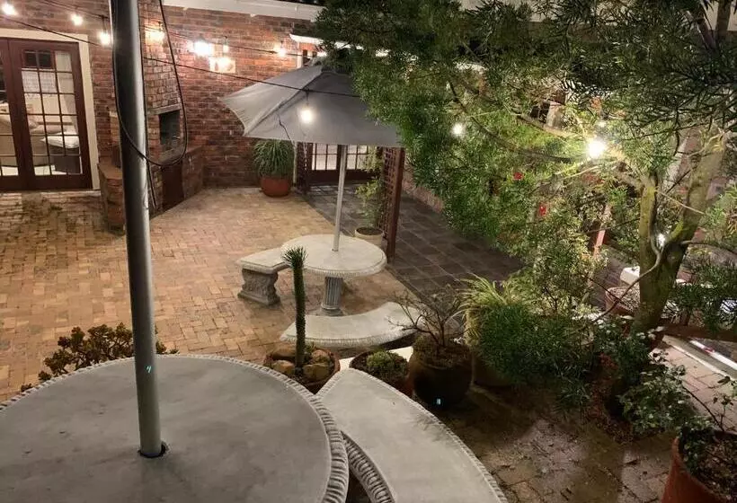 تختخواب و صبحانه Green Pastures Guesthouse