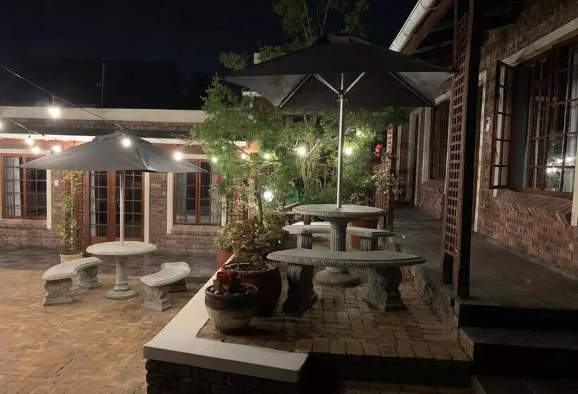 تختخواب و صبحانه Green Pastures Guesthouse